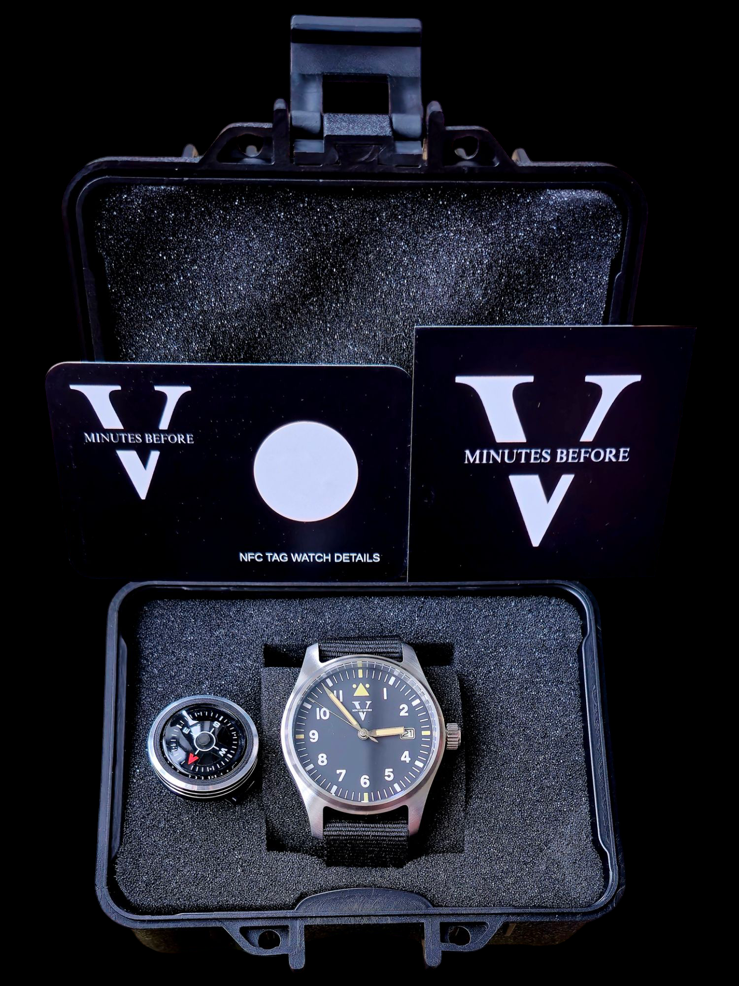 1Housed in a sleek box, the Five Minutes Before VANGUARD Field Watch 39mm showcases a stainless steel case and a luminous glow, ensuring visibility in any light. This watch is both functional and stylish, perfect for the modern adventurer.